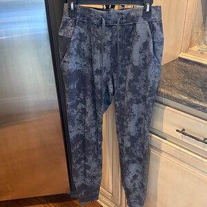 lululemon athletica Men’s Black and Gray Patterned Joggers